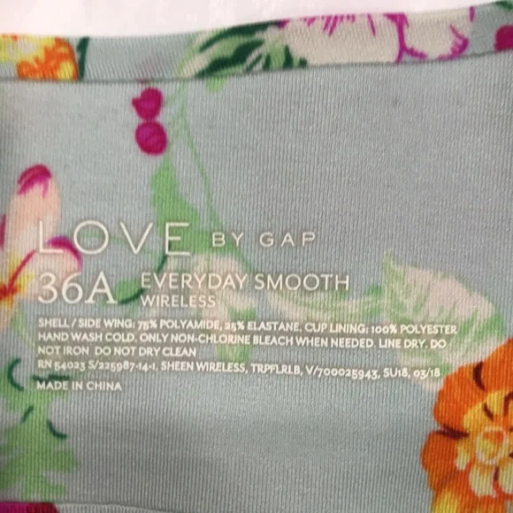 BEAUTIFUL LIGHT BLU W HOT PINK dalias & yellow tiny impatients on this 36A bra💕 - Picture 5 of 8